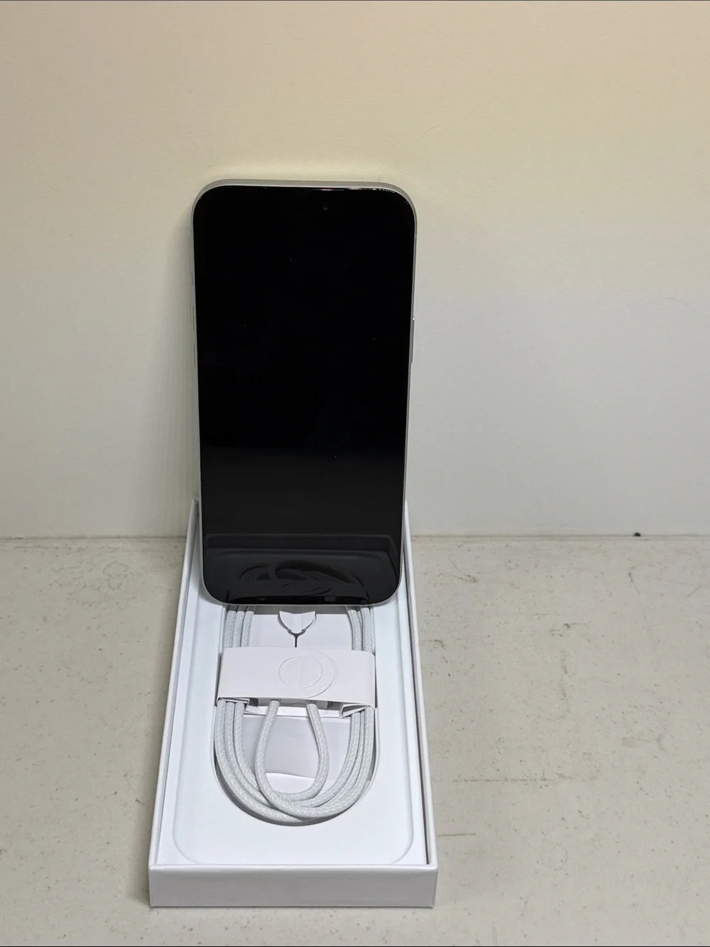 Smartphone High quality Silver & White Smartphone - Modern Dual-Tone Design 1TB